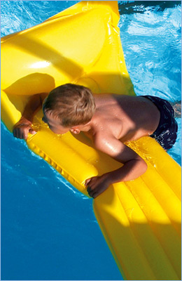 side400-kid-float